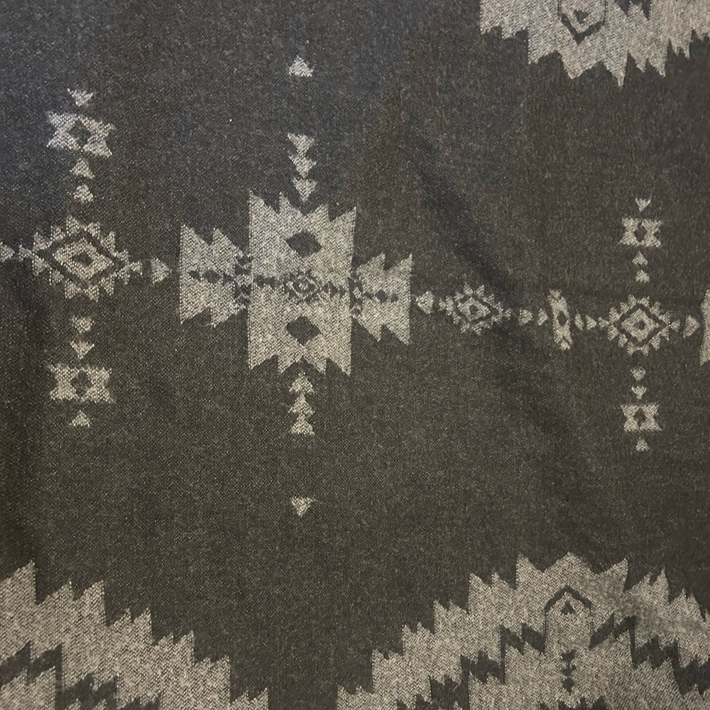 Large Square Scarf Gray Pattern - Picture 6 of 7